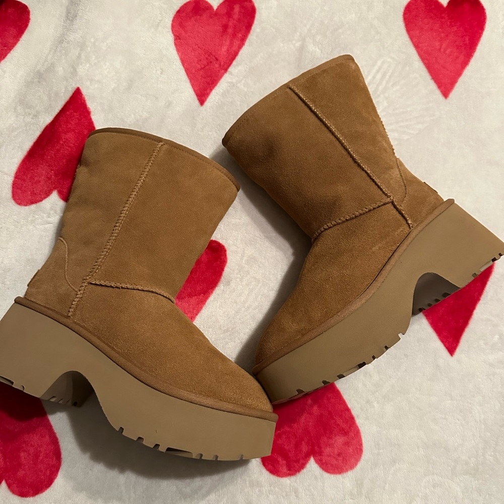 New UGG
Womens Classic Short New Heights Boots - Chestnut - Picture 12 of 12